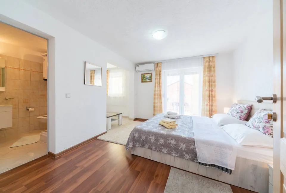 Zimmer mit Doppelbett